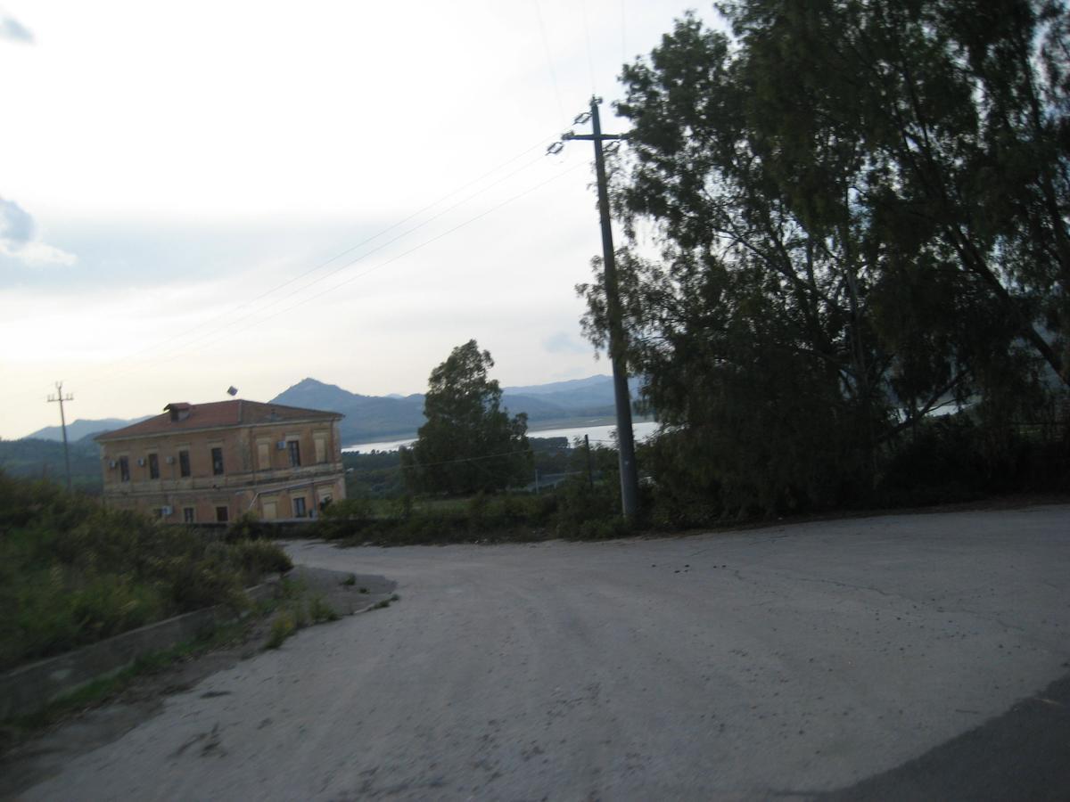 Oasi Del Lago Regalbuto Екстер'єр фото